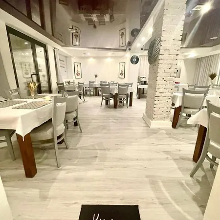 Hotel Piano *