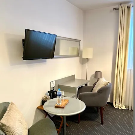Piano Hotel *